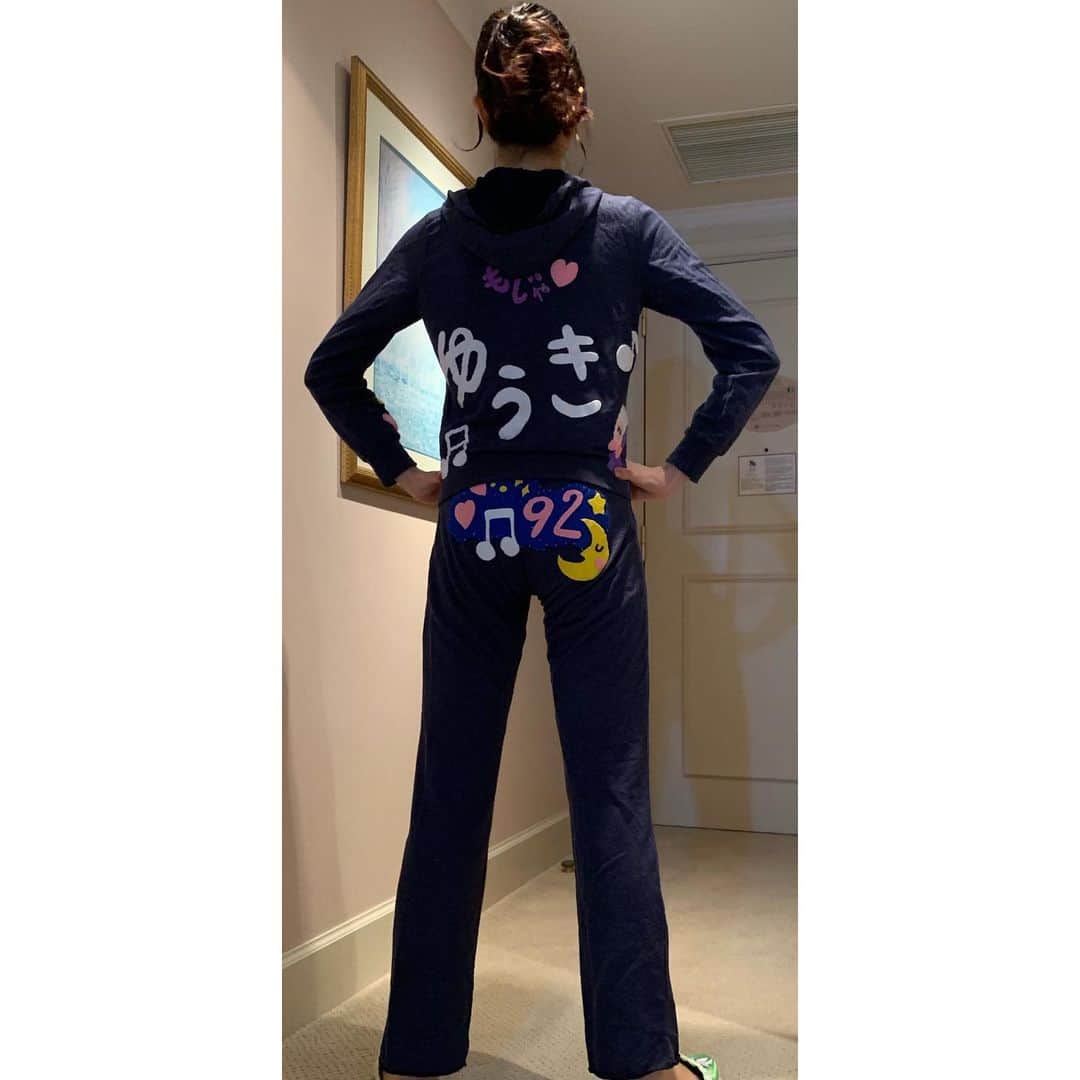 煌月爽矢のインスタグラム：「.﻿ .﻿ 今日は着ているジャージについて。﻿ ﻿ ﻿ ﻿ この傑作、是非拡大して見てほしい！﻿ ﻿ 茄子🍆﻿ ！！！﻿ ﻿ ﻿ あと私の好きなディズニーキャラクター、ヤングオイスター！！！！﻿ ﻿ ﻿ ﻿ 現役中、このめっちゃくちゃ可愛い手作りジャージを作ってくれたのは月組の晴音アキちゃん♪﻿ 本当に器用でセンスある😋✨﻿ ﻿ ﻿ これを上下で着られる機会、今しかなくない？！﻿ 位の絶好のチャンスだと思ってDS中ずっと着てました♡﻿ ﻿ ﻿ #晴音アキ ちゃん﻿ #出会う人から総ツッコミ受けるジャージ﻿ #この機会にアップさせてね！」