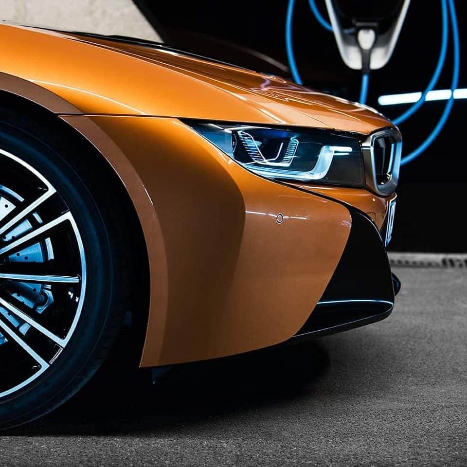 BMW Thailandさんのインスタグラム写真 - (BMW ThailandInstagram)「Born Electric ⚡ BMW i8 Roadster จะพาคุณก้าวเข้าสู่โลกแห่งอนาคต และสัมผัสกับพลังงานไฟฟ้า อิสระของการขับขี่อย่างแท้จริง  เตรียมพบกับ BMW i8 Roadster ใน WORLD OF TECHNOLOGY �ภายในงาน BMW Xpo 2019 ที่ Central World 12 – 15 กันยายนนี้ #BMWXPO2019 #BMWWORLDOFTECHNOLOGY #BMW #BMWTH #BMWi8」8月27日 21時41分 - bmwthailand