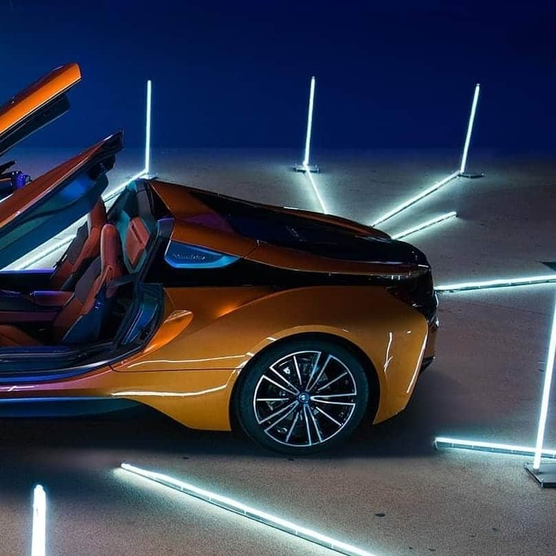 BMW Thailandさんのインスタグラム写真 - (BMW ThailandInstagram)「Born Electric ⚡ BMW i8 Roadster จะพาคุณก้าวเข้าสู่โลกแห่งอนาคต และสัมผัสกับพลังงานไฟฟ้า อิสระของการขับขี่อย่างแท้จริง  เตรียมพบกับ BMW i8 Roadster ใน WORLD OF TECHNOLOGY �ภายในงาน BMW Xpo 2019 ที่ Central World 12 – 15 กันยายนนี้ #BMWXPO2019 #BMWWORLDOFTECHNOLOGY #BMW #BMWTH #BMWi8」8月27日 21時41分 - bmwthailand