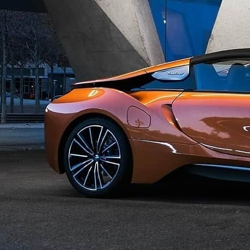 BMW Thailandさんのインスタグラム写真 - (BMW ThailandInstagram)「Born Electric ⚡ BMW i8 Roadster จะพาคุณก้าวเข้าสู่โลกแห่งอนาคต และสัมผัสกับพลังงานไฟฟ้า อิสระของการขับขี่อย่างแท้จริง  เตรียมพบกับ BMW i8 Roadster ใน WORLD OF TECHNOLOGY �ภายในงาน BMW Xpo 2019 ที่ Central World 12 – 15 กันยายนนี้ #BMWXPO2019 #BMWWORLDOFTECHNOLOGY #BMW #BMWTH #BMWi8」8月27日 21時43分 - bmwthailand