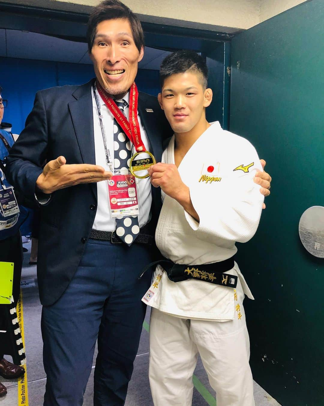 篠原信一さんのインスタグラム写真 - (篠原信一Instagram)「大野将平おめでとう🥇🎉🎊サムライで最強🥋 #大野将平 #チャンピオン #世界柔道選手権大会 #73kg」8月27日 21時55分 - s.shinohara_life