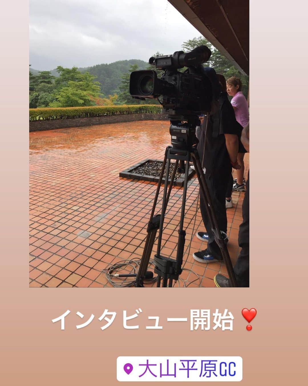 川原由維さんのインスタグラム写真 - (川原由維Instagram)「ただいま、鳥取です❣️ 明日から、ステップツアー「山陰合同銀行Duoカード」ラウンドレポーターをやらせていただきます‼️ 今日は、コースチェックと、選手インタビューをしました。  会場の「大山平原GC」は、グリーンのめがきつくて、グリーン上が勝負の鍵🔑になりますね！  今回解説は、「藤井かすみさん❣️」 実況「小西綾子さん❣️」 かすみさんは、いつも楽しい🤣  3日間お天気が心配されますが、良いトーナメントに出来るようにスタッフさんと頑張ります！  明日朝8時からスカイAにて生放送です！ ぜひご覧ください☺️ 明日は5時30分出発だから、早く寝なきゃ🤣  #ゴルフ#ゴルフ女子#女子プロゴルフ#ステップアップツアー#スカイA#鳥取県」8月27日 21時55分 - yui5520