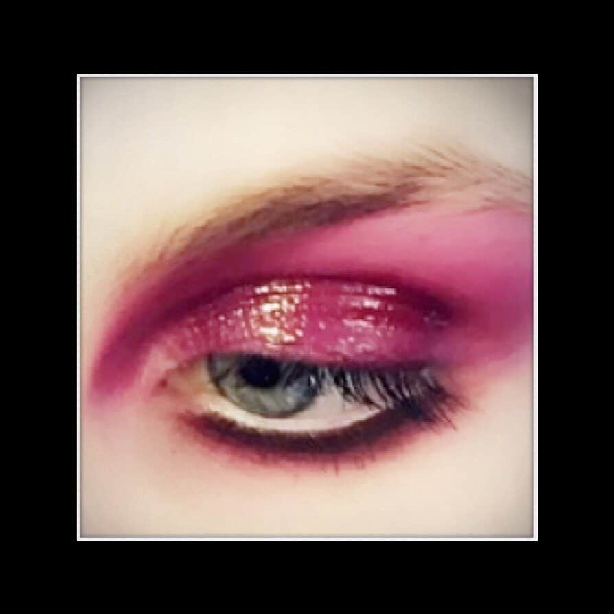 ValGarlandさんのインスタグラム写真 - (ValGarlandInstagram)「💖 Mad for Magenta 💖 #MakeupForValGarland #ValGarland 💖 #closeup #magenta #makeup #makeupguru #makeupcloseup #makeupwakeup #makeupgeek #summer #holibobz #inspo #inspiration 💖」8月27日 21時49分 - thevalgarland