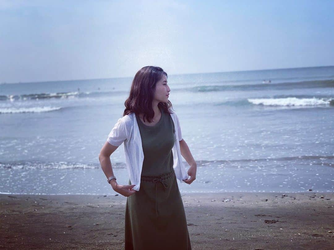 森岡朋奈さんのインスタグラム写真 - (森岡朋奈Instagram)「え、海似合わなすぎやしません？ #海」8月27日 22時03分 - morioka_tomona