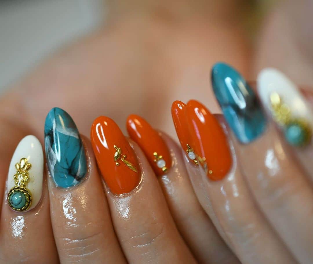 Yuka Maeda ::manicurelistのインスタグラム：「. . 大阪市北区 梅田.中崎町.駅から徒歩7分🚶‍♀️ CADENAS nail eyelash  マツエクアカウント @cadenaseyelash LINE:@ cadenas 🆔検索🙋‍♀️ ▶︎▶︎#cadenasnail デザインアップしてます♡  tel:06-4792-8617. cadenas.nail@gmail.com. . #ネイル #ジェルアート #大人かわいい #梅田ネイル #堂山町 #大人ネイル #個性派ネイル #クリアネイル #ジェルネイル #nail #notd #ニュアンスネイル #instanail #ワンカラー #夏ネイル  #ネイルデザイン #ongels #美甲  #ジェルデザイン #cadenas #指甲 #spring #Insatnails #fashion #シアーネイル #うる艷ネイル #トレンドネイル  #オレンジネイル #ラストサマーネイル」