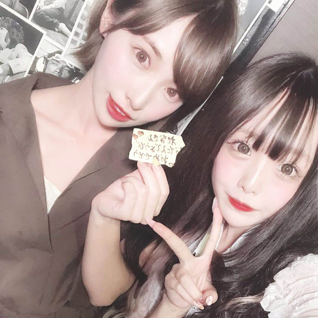 島田玲奈さんのインスタグラム写真 - (島田玲奈Instagram)「. 今年も幸せだった、お誕生日🥰 . でも、お誕生日なった時に「ママとパパが、初めてママとパパになった日かぁ…☺️」って思って、玲奈も大人になったなぁって感じた🌻(笑) . おめでとうしてくれる人たちをこの1年も大事に大事にしていきたい^ ^ . お誕生日の写真、載せてみよ🐣」8月27日 22時16分 - smd_rn321