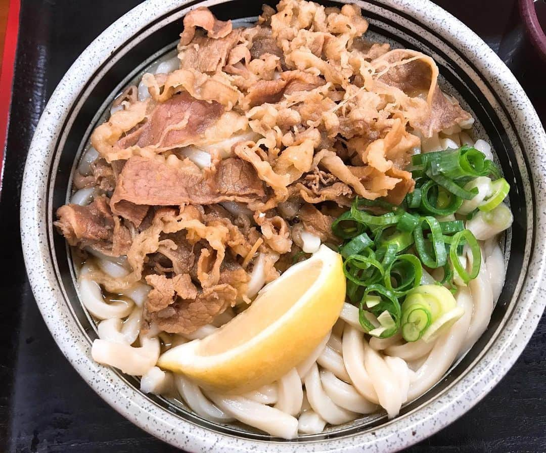 西村志野さんのインスタグラム写真 - (西村志野Instagram)「＊ 香川に帰ったらうどん！シリーズ♡  大好きな大好きな #綿谷 さんに行けました✨ 牛肉ぶっかけ、ひや、小です。 これで小です。  美味しいうどんを食べて 取材も頑張れました☺️💕 ＊ #うどんシリーズ #香川 #大好きなお店なのです #牛肉ぶっかけ #ひや #小 #うどん #美味しい #また行けるのが楽しみ」8月27日 22時17分 - shinonishimura_