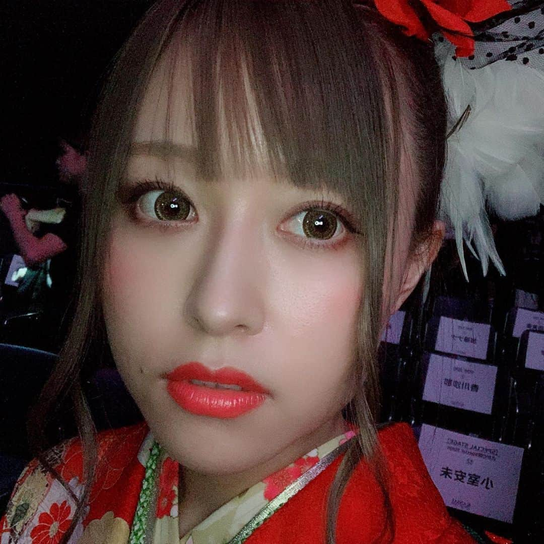 歩乃華（ほのらん）さんのインスタグラム写真 - (歩乃華（ほのらん）Instagram)「関西コレクションありがとうございました！ 歩いてるときえげつないくらいのうちわとボード見えました😢幸せ。 今日は振袖でヘアメイクばちばちのイメージらしいです！ めずらしく、赤メイク❤️❤️❤️ 写真はだんだん近づいていくシステム。w アイシャドウやってもらったから綺麗！  さがの館ステージありがとうございました！」8月27日 22時18分 - honoka7000