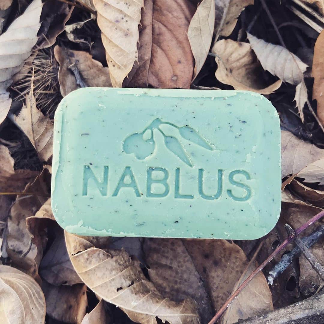 Nablus Japanのインスタグラム：「8月の人気No.1 #タイム 汗の匂いや体臭が気になる真夏〜秋にかけて最も人気。 男性にも女性にも売れています。 旦那さんや恋人にさりげなくプレゼントして使ってもらうという方もいらっしゃいます。 髭剃り用の石鹸としても使えます。 . . #nablussoap  #ナーブルスソープ」
