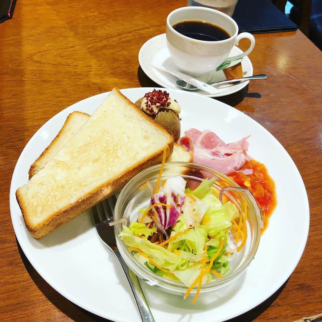 上杉洋史のインスタグラム：「Good morning from Osaka. Yesterday we have Utacon at NHK Osaka Hall. Today I'm gonna return to Tokyo, and have a rehearsal for the tour. This is my breakfast at a cafe in Shin-Osaka Station. It's not instagenic, is it? #notinstagenic #goodmorning #osaka #cafe #breakfast」