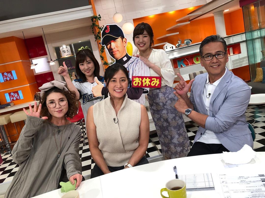 竹内智香のインスタグラム：「月曜日の1枚😊 今月も今日ドキッ！ にお邪魔してきまきた🤗  最近は バタバタとあっという間に 時間がある過ぎ去る毎日だけど それだけ とっても充実した時間✨  #今日ドキッ @hbc_kyodoki  @guchy_hokkaido  @kohashiaki @hbc_yonagasena」
