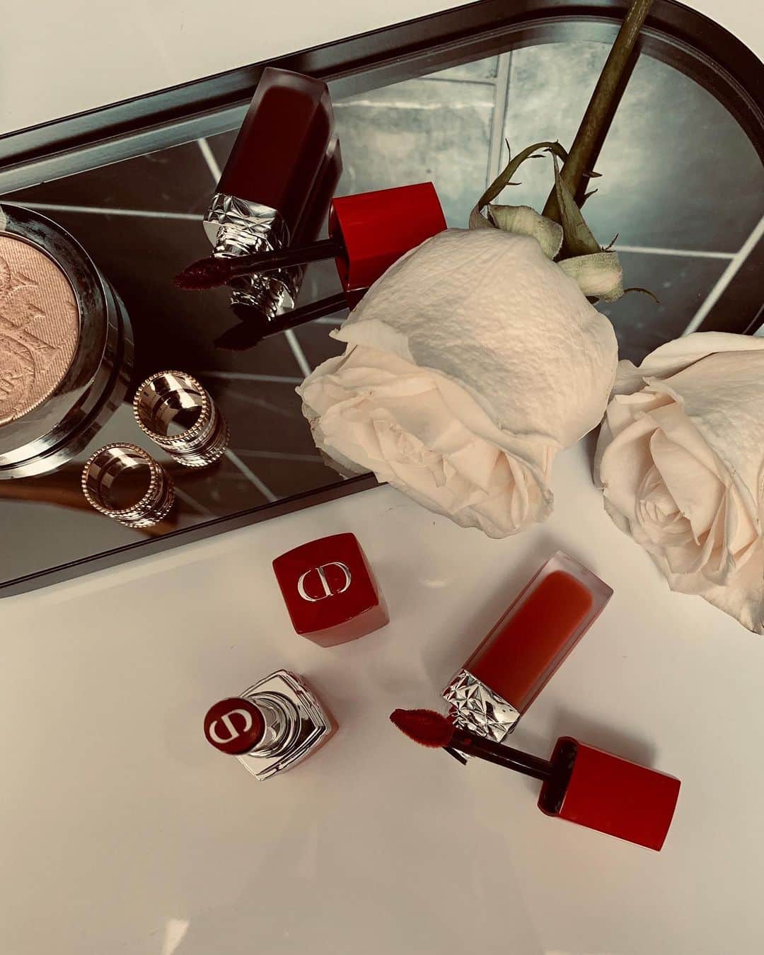 Camila Coelhoさんのインスタグラム写真 - (Camila CoelhoInstagram)「Playing with colors! Absolutely in love with the new @diormakeup ROUGE DIOR ULTRA CARE launch! Swipe left for my favorite color! (More on stories) #ad #RougeDiorUltraCare ———— Chegou novo lançamento de @diormakeup ! (Mais no stories)」8月28日 9時03分 - camilacoelho