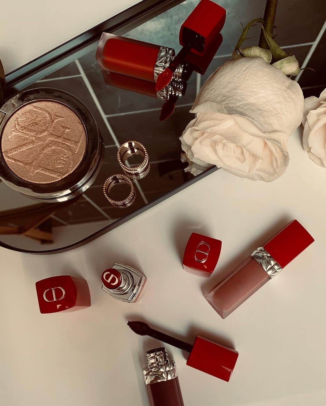 Camila Coelhoさんのインスタグラム写真 - (Camila CoelhoInstagram)「Playing with colors! Absolutely in love with the new @diormakeup ROUGE DIOR ULTRA CARE launch! Swipe left for my favorite color! (More on stories) #ad #RougeDiorUltraCare ———— Chegou novo lançamento de @diormakeup ! (Mais no stories)」8月28日 9時03分 - camilacoelho