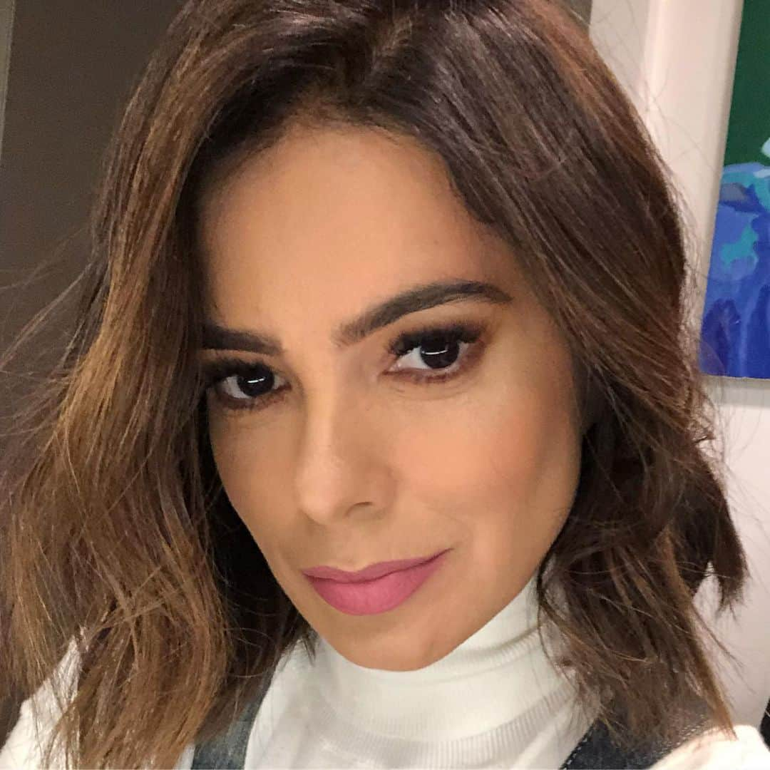 Vera Vielさんのインスタグラム写真 - (Vera VielInstagram)「De hoje para o programa ZAPPING  Beleza by @alexespindola1  Hair @alermo_lele @recordnews」8月28日 0時07分 - veraviel