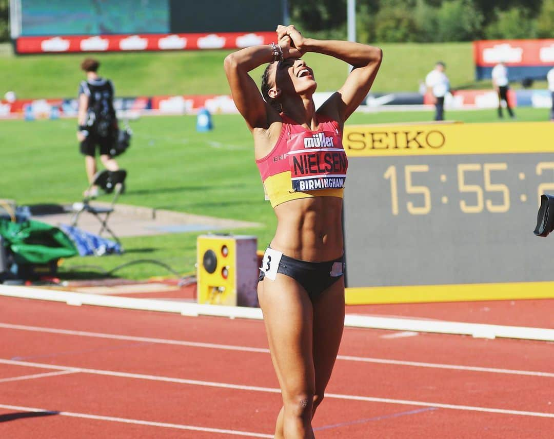 Laviai NIELSENさんのインスタグラム写真 - (Laviai NIELSENInstagram)「Ahhhh, that felt good! 😁😆 .  I put a lot of pressure on myself for the British Champs and it was no joke 🥵😅 If I’m honest, I wasn’t in the best race shape. I lost a bit of momentum after the Anniversary Games in July, with a small injury I had and I pretty much had to train through the champs, which wasn’t ideal, so I wasn’t sure how my body (and mind) was going to hold up. This moment was just pure relief, I was just so happy to have come through with an automatic qualification for Doha!  But now, I’m starting to feel more like myself again, getting excited to race and can’t wait to race a bit better on Thursday for the Diamond League final 💎」8月28日 0時10分 - laviai