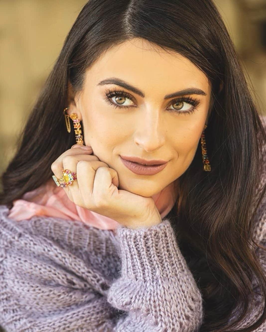 Ana Brenda Contrerasのインスタグラム：「Martes con sabor a viernes 😜 mándeme ❤️ que ando pachucha 😂💋💋💋 por eso pongo fotos de mi @esquedachris que me saca como una versión de mi reloaded más el trabajo de @3managementmx @pabloriveraag @ger_parra @erickmorenohair // send me some love I need it 🤗🤗 😂😂😜」