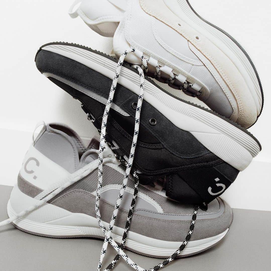 アーペーセーさんのインスタグラム写真 - (アーペーセーInstagram)「"You gotta run, run, run, run, run..." -The Velvet Underground  The Run Around sneakers come in 3 colors, white, gray and black. A.P.C. Fall/Winter 2019  Sneakers available in stores and at apc.fr  #APC #FW19 #sneakers」8月28日 0時25分 - apc_paris