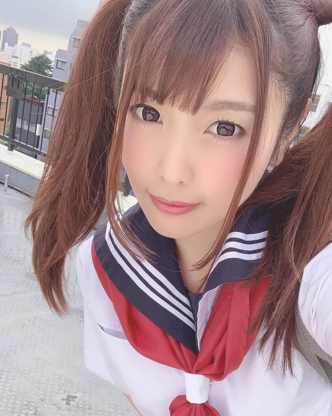 新村あかりのインスタグラム：「GIGA セーラーディアナ 制服💖」