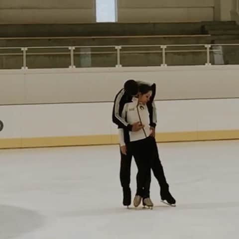 ニコーレ・デラ・モニカのインスタグラム：「It’s time to introduce you a little piece of our new short program too!!! “Crazy in love” by Beyoncé  #dellamonicaguarise #shortprogram #figureskating #sneakpeek #news」
