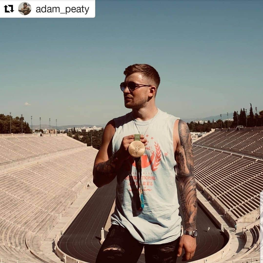 オリンピックさんのインスタグラム写真 - (オリンピックInstagram)「🥇🇬🇷 @adam_peaty @fina1908 @teamgb #Repost • • • Decided to bring my Olympic Gold to the OG Stadium. Big year ahead 📈🔥」8月28日 0時54分 - olympics