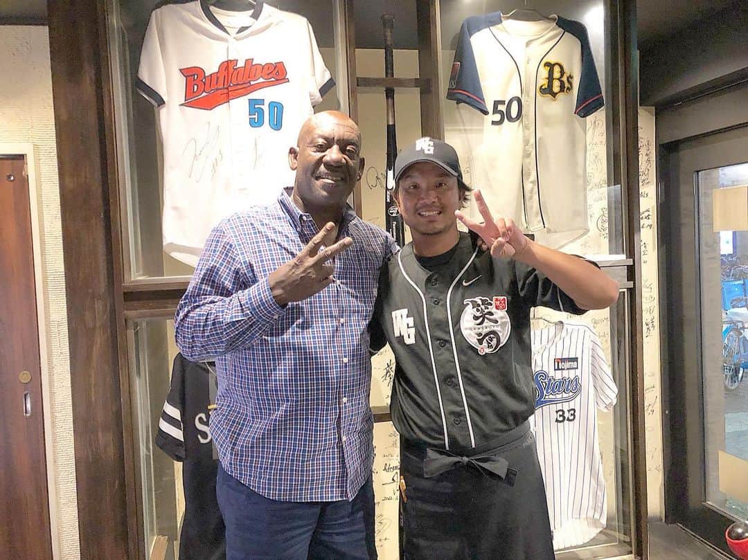 大西宏明のインスタグラム：「NPB歴代最強助っ人は？？？？ #ラルフブライアント  #npb #プロ野球 #歴代最強助っ人 #この人 #絶対 #ランクインしてくる #近鉄バファローズ #ホームラン #三振 #魅力 #7年振り ？？？ #再会 #エディさん #伝説の東京ドーム #スピーカー直撃弾  #有難うございます #seeyouagain  #プロ野球選手 #ホームランバッター #凄い人 #smile #ほなっ！！」