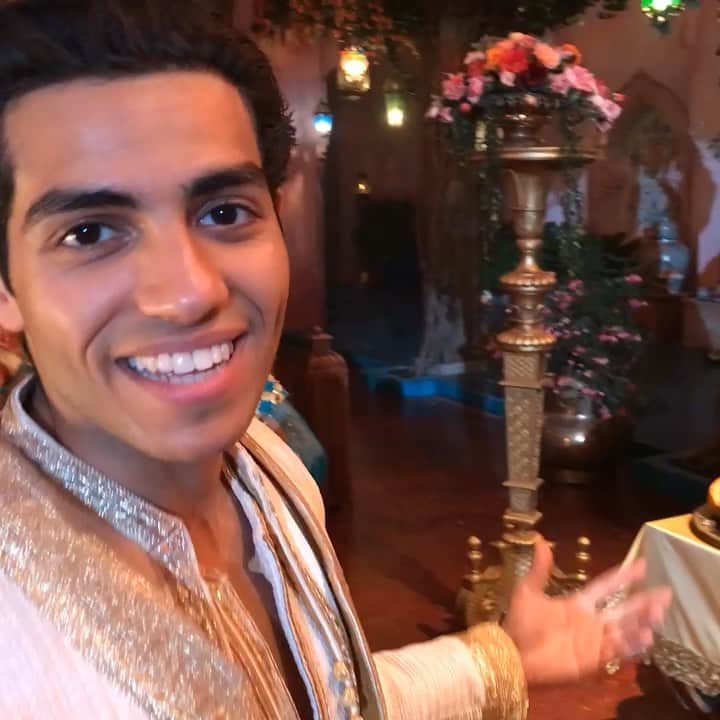 メナ・マスードのインスタグラム：「It’s here! Who’s having a @disneyaladdin night tonight? #Aladdin out on Digital now.」