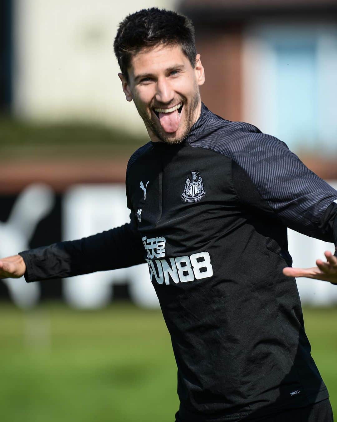 フェデリコ・フェルナンデスのインスタグラム：「@carabao_cup tomorrow night」