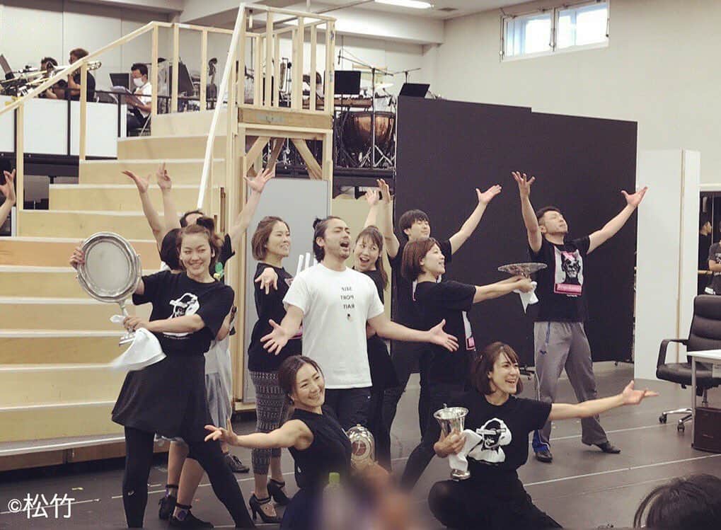 のインスタグラム：「稽古終わっちゃった。 いざ劇場へ。 開幕まであと少し！！ まだまだ上げていきます。 『ペテン師と詐欺師』 面白いです☺️ #dirtyrottenscoundrels  #musical #コメディ #ペテン師と詐欺師 #新橋演舞場 #9月公演」