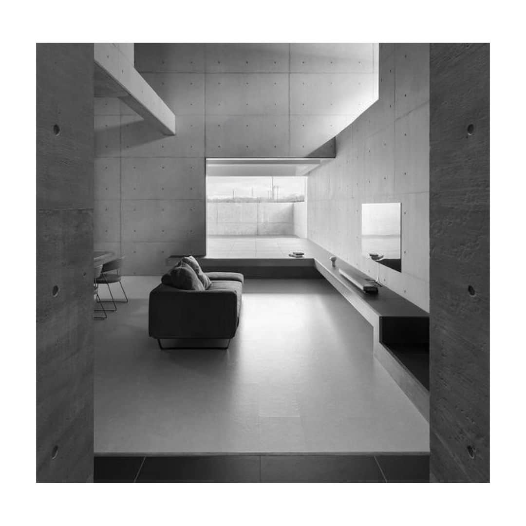 エミリオ デ ラ モレナさんのインスタグラム写真 - (エミリオ デ ラ モレナInstagram)「Brutalist Interior Design. #emiliodelamorena #interiordesign #brutalism #creative #inspobyemilio」8月28日 2時30分 - emiliodelamorena