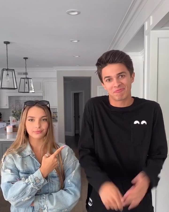 Brent Riveraのインスタグラム：「Having a sibling..😂 @lexibrookerivera who can relate?😝」