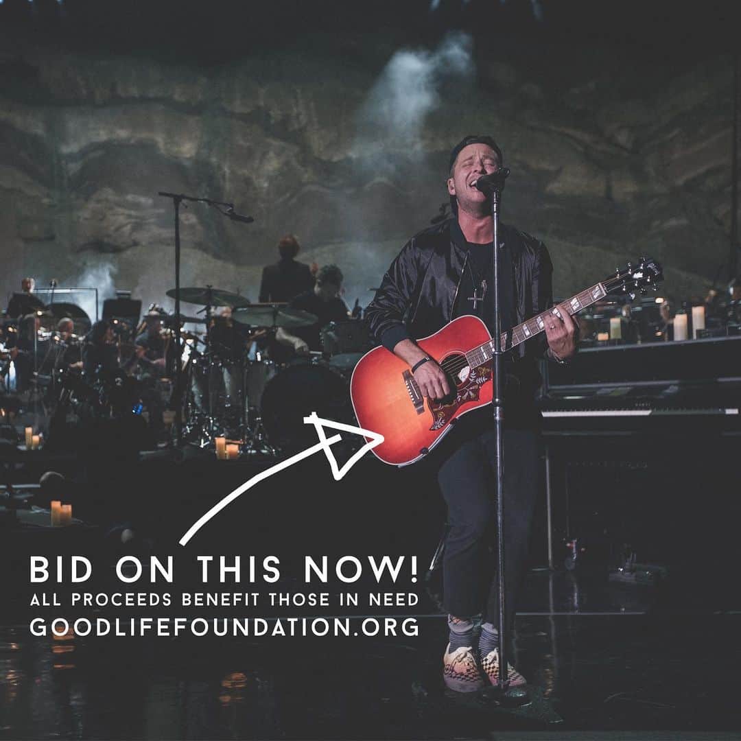 OneRepublicさんのインスタグラム写真 - (OneRepublicInstagram)「Wanna own a part of the show? Ryan has played this guitar for months and these will be the last 2 shows with it. Bid now. MUCH Love to Gibson Guitars for making this possible. (Link in Bio) #1Rgoodlifefoundation」8月28日 2時57分 - onerepublic