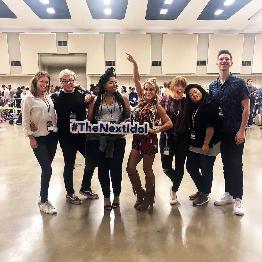 American Idolさんのインスタグラム写真 - (American IdolInstagram)「Our crew is ready for ya 👊 #TheNextIdol」8月28日 3時08分 - americanidol