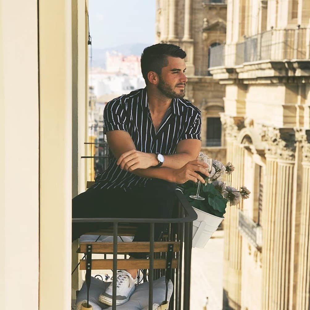 ペリーエリスのインスタグラム：「Vacation mode on. @iamwissing takes in the view wearing our Vertical Stripe Shirt. Tap to shop. #repost #PerryEllis #LifeReadySince1976」