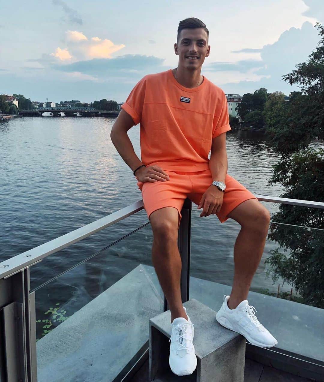 ニコライ・ラップのインスタグラム：「😁☀️」
