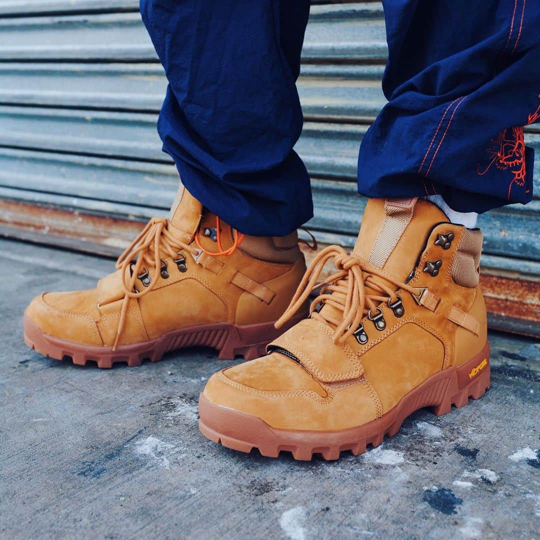 クリエイティブリクリエーションのインスタグラム：「Falls coming...it’s almost time to get booted... The DIO BOOT, in Wheat Gum... 🥾 💦🔥 #WhatIsYourCreativeRecreation #MyCreativeRecreation #CreativeRecreation #CreativeRec #Shoes #Sneakers #Fashion #Style #Instafashion #InstaStyle」