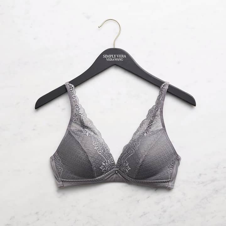 ロック&リパブリックのインスタグラム：「Style starts from underneath. From feminine details to sleek sophistication, find polished pieces perfect for your everyday. #SimplyVera」