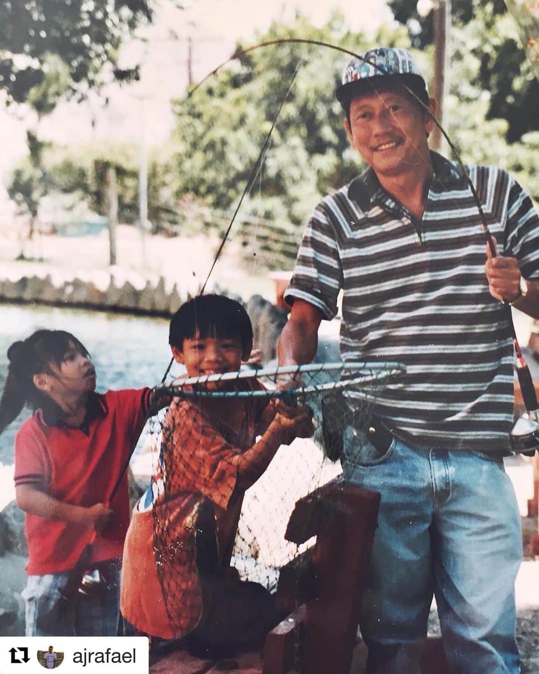 レジー・リーのインスタグラム：「There is not a more generous, talented soul that is championing the inclusion of Asian American talent, and specifically Filipino Americans than my good buddy @ajrafael .  From a grass roots perspective, he has poured his time, energy, and amazing talent into pushing that message forward. If you don’t know what I mean, just check him out on YouTube.  Now I’d like to help give back to AJ by spreading the word on helping him fund this touching documentary on his dad, his inspiration on the 20th anniversary of his passing.  Three more days to help my buddy, please check it out and help me help him fulfill one of his dreams by going to his Instagram page @ajrafael and clicking on the link in his bio.  Thanks y’all! Much much appreciated!! #Repost @ajrafael with @get_repost ・・・ 11 days left to support the documentary I’m making about my late father and to raise $10K for it. As I get older, I always wonder what he might say or think about what I’ve done in my life and even about different things going on in the world. I never got to ask him why he loved music, or fishing, or why he wanted me so bad to stay in Tae Kwon Do. I’ll be interviewing people he knew from the Philippines to California in hopes to have a clearer picture of who he was as a person before he passed away and how he might be like today. The link to support is in my bio. If 300 of my followers here gave $10, we’d hit our goal!! Thanks in advance 🙏🏽」