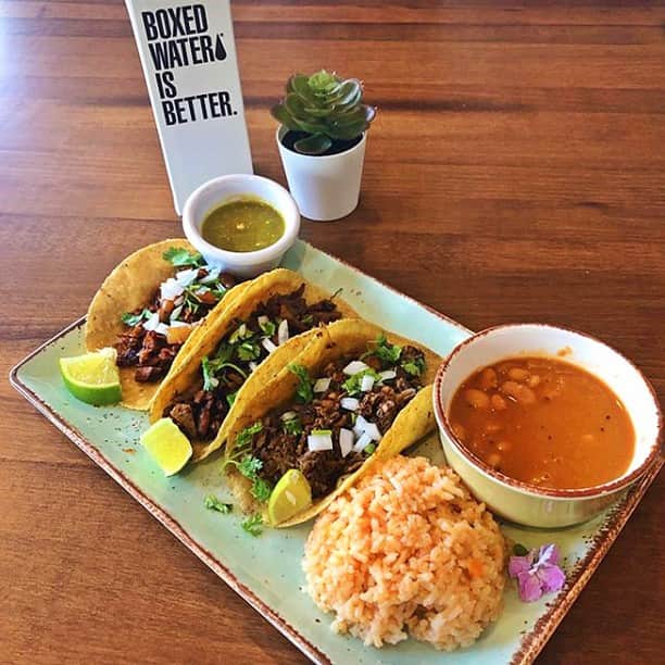 BoxedWaterさんのインスタグラム写真 - (BoxedWaterInstagram)「Oh, hi there beautiful. 📷 cred: @therealveganmayo 🌮 cred: @viridescentkitchen #TacoTuesday #BoxedWater #BoxedWaterIsBetter #BetterPlanet #Foodie #Vegan #Tacos #Texas」8月28日 4時01分 - boxedwater