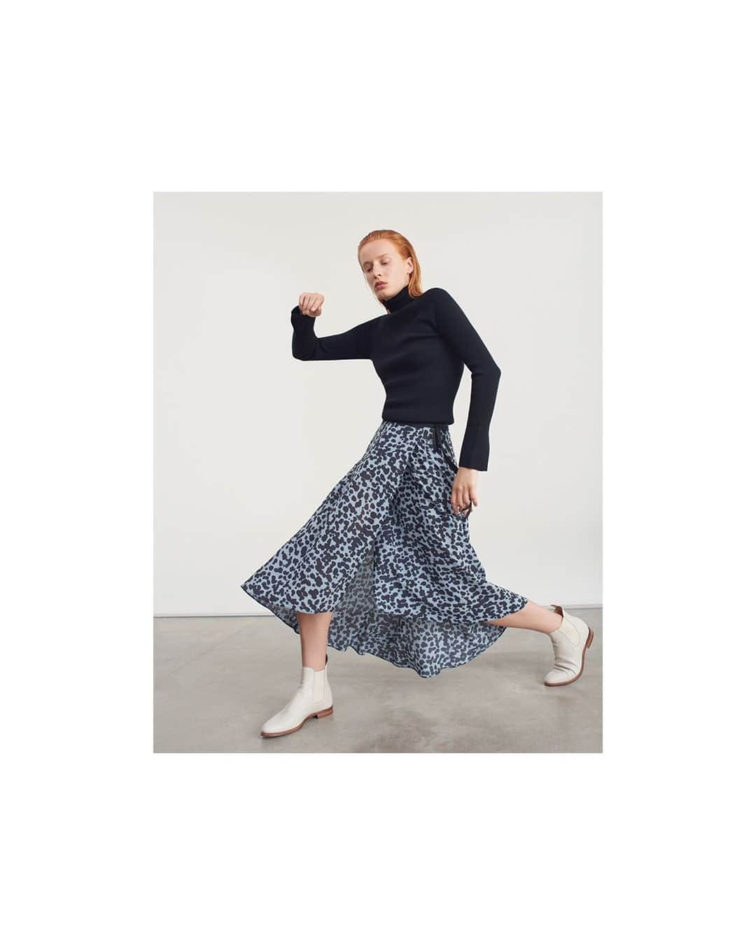 ニコルファリのインスタグラム：「SILK STATEMENT A romanticised style for AW19, the SARINA wrap skirt is adorned with an impressionistic animal print. Evoke off duty by styling it with the merino wool ADA roll neck.  #NicoleFarhi #AW19 #AnimalPrint #Skirt #Silk #MerinoWool」