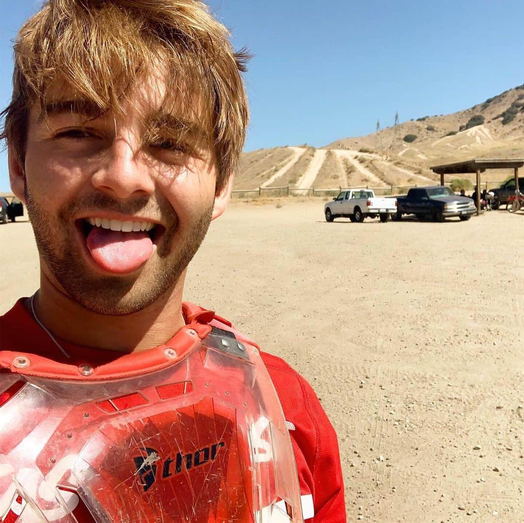 ジャック・グリフォーさんのインスタグラム写真 - (ジャック・グリフォーInstagram)「Thinking of switching career paths ☠️🤠」8月28日 4時15分 - jackgriffo