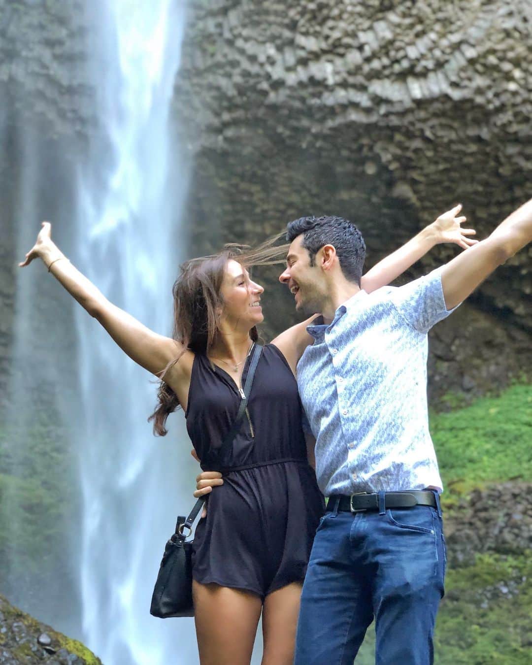 ブレンダン・ロビンソンさんのインスタグラム写真 - (ブレンダン・ロビンソンInstagram)「All I wanna do is visit #waterfalls with you, @hpugz 😘😍🥰 . . . #portland #oregon #nature #beauty #waterfall」8月28日 4時20分 - brendanrobinson