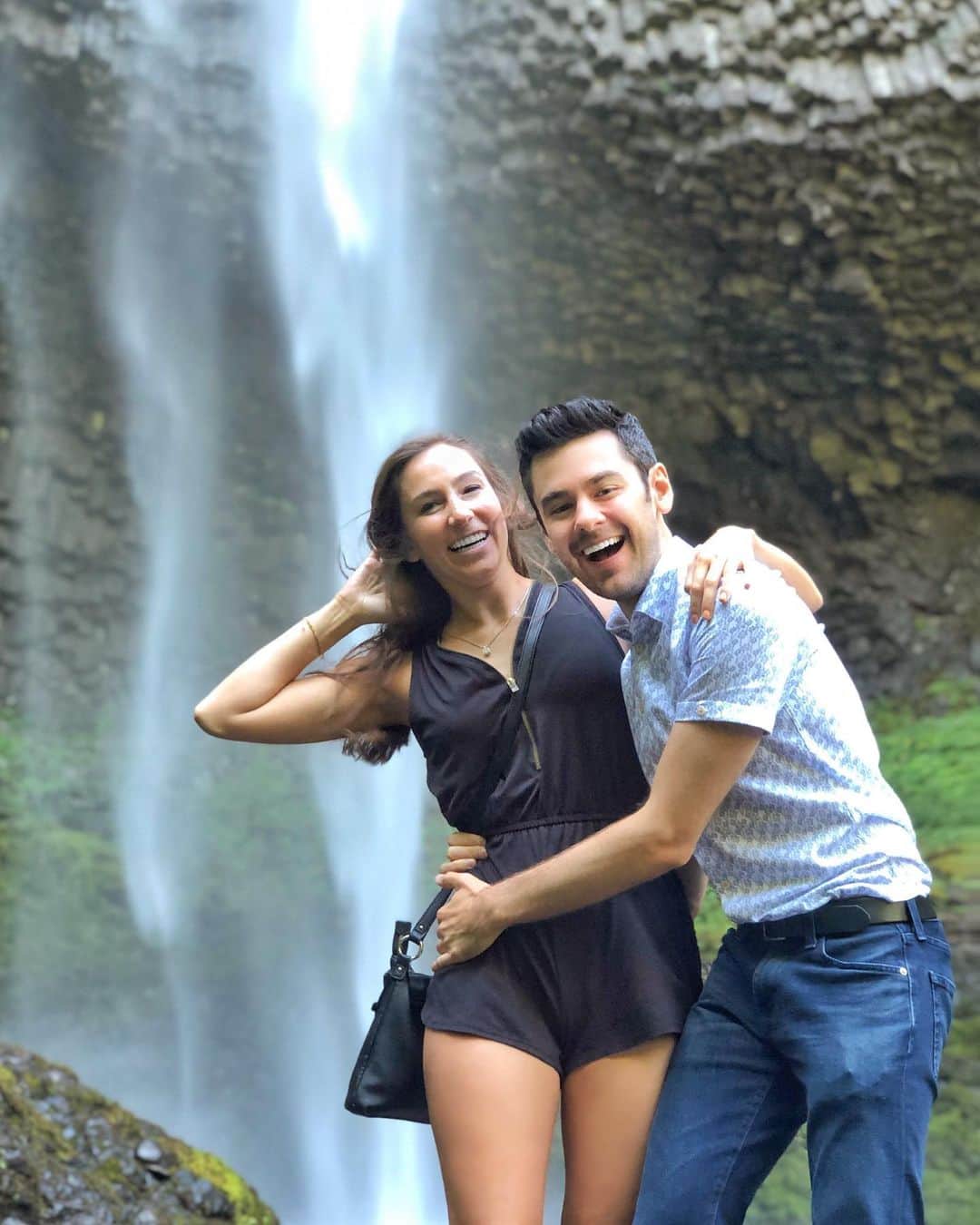 ブレンダン・ロビンソンのインスタグラム：「All I wanna do is visit #waterfalls with you, @hpugz 😘😍🥰 . . . #portland #oregon #nature #beauty #waterfall」