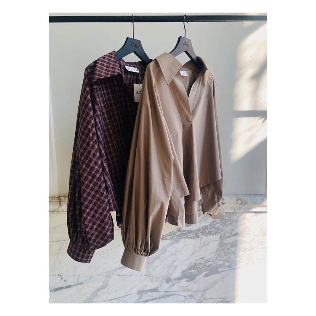 のインスタグラム：「For Puffy sleeves Lovers 🤫  News Arrived! We made unique styles of classic  men’s shirt fabric | 2 New Puffy sleeve shirts for you Girls #Willshirt #Moss #brownred-check #onlinenow #We❤️」
