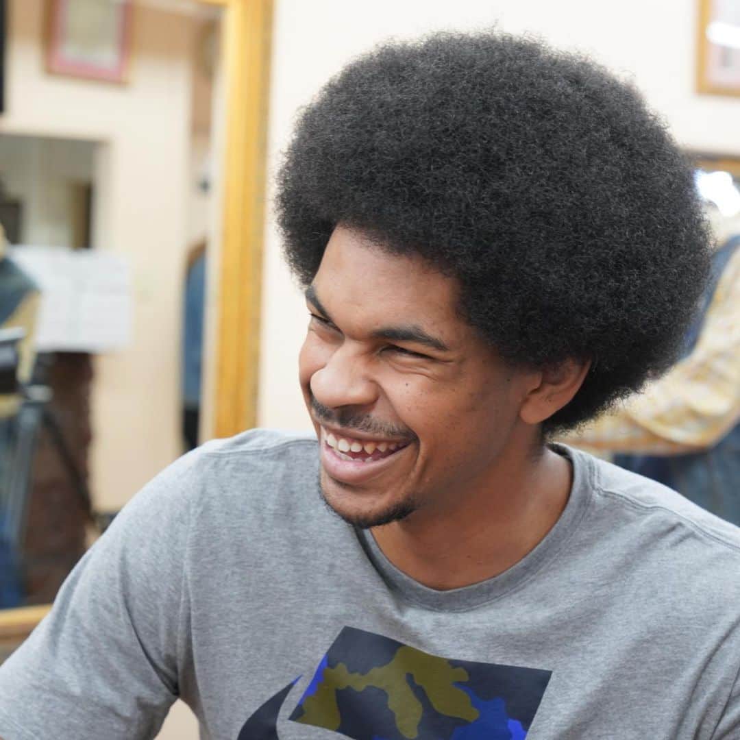 Brooklyn Netsさんのインスタグラム写真 - (Brooklyn NetsInstagram)「💈 It’s that time of year! @_bigjayy_ hosting his annual back-to-school haircut event, donating 50 haircuts for kids in BK! ✂️」8月28日 4時41分 - brooklynnets
