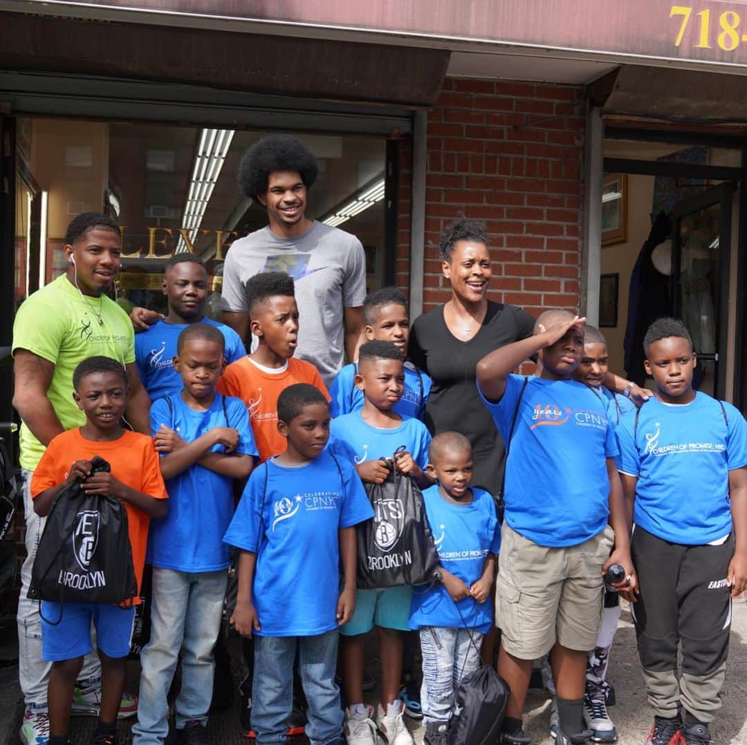 Brooklyn Netsさんのインスタグラム写真 - (Brooklyn NetsInstagram)「💈 It’s that time of year! @_bigjayy_ hosting his annual back-to-school haircut event, donating 50 haircuts for kids in BK! ✂️」8月28日 4時41分 - brooklynnets