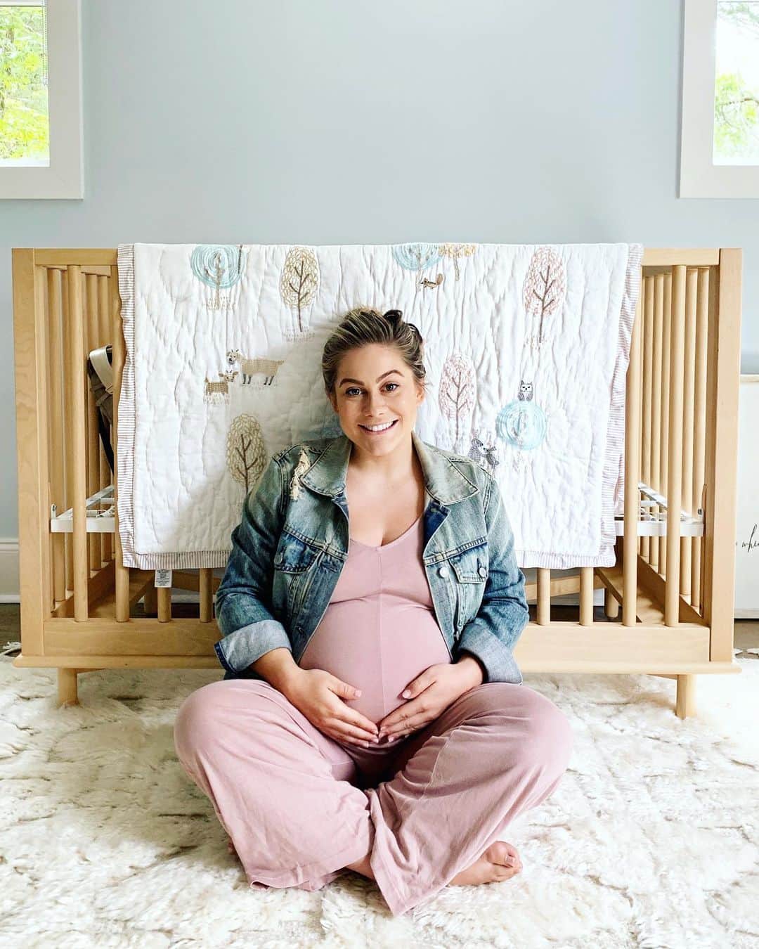 ショーン・ジョンソンさんのインスタグラム写真 - (ショーン・ジョンソンInstagram)「My new favorite room in the entire house 🍼 @theeastbaby I CAN’T WAIT TO MEET YOU! Nesting is in FULL force #nursery #pregnant」8月28日 4時48分 - shawnjohnson