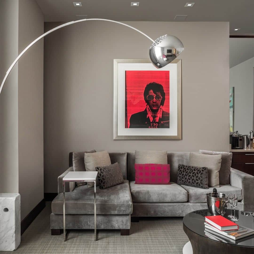 Conrad Hotelsのインスタグラム：「Calling all art-lovers: @conradindy has one-of-a-kind Collection Suites, featuring original pieces by classic and modern icons. #StayInspired」