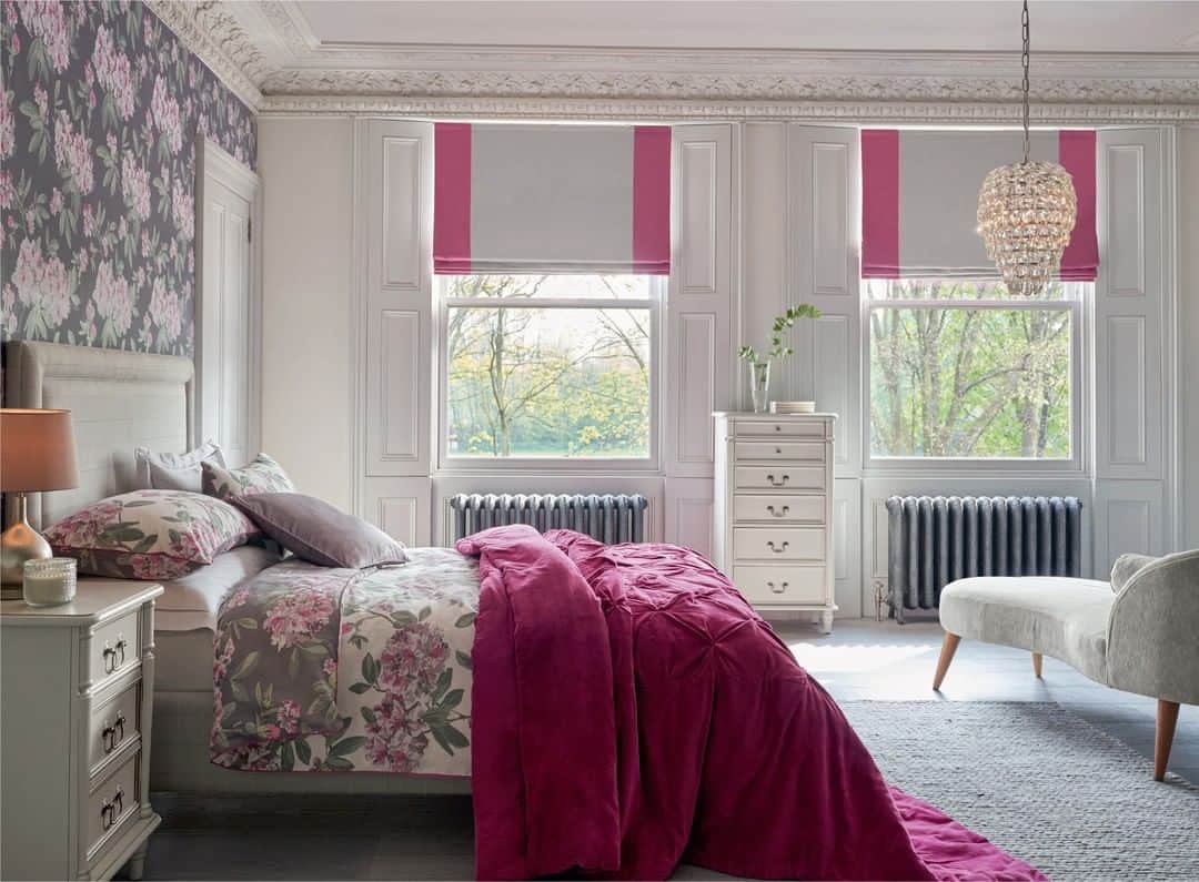 ローラアシュレイのインスタグラム：「The bedroom that dreams are made of 💭 #WoodlandWalk」