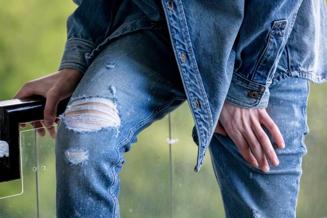 ハドソンのインスタグラム：「Distress mode. #HudsonJeans」