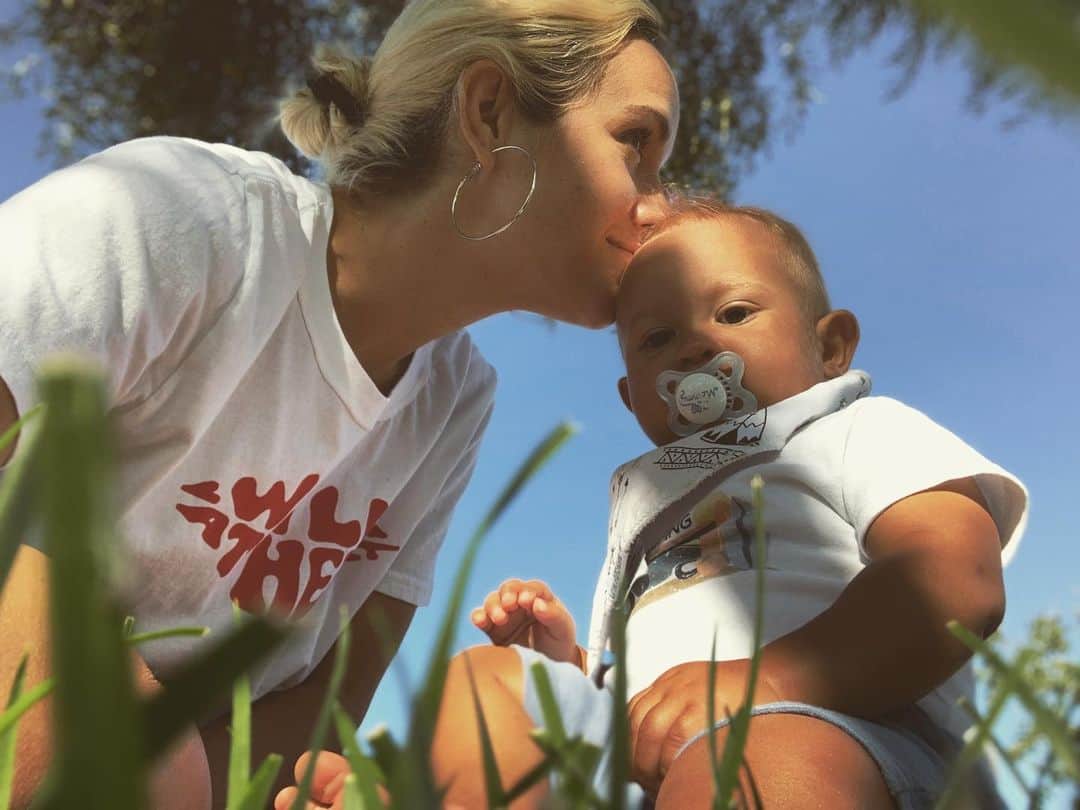 ブリット・ニコルのインスタグラム：「Mornings with my boys ⛅️」